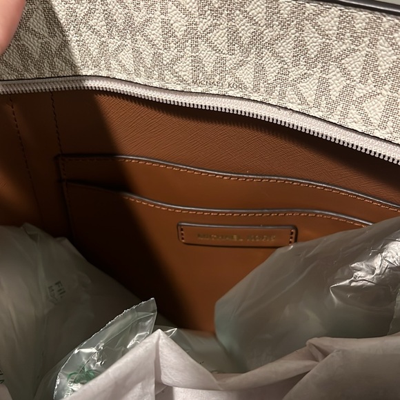 Michael Kors Pratt Signature Logo Large Tote Bag Carnation $498 Vanilla NWT - Picture 7 of 8